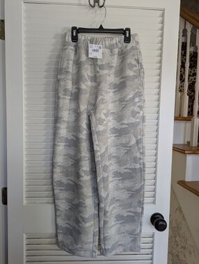 NWT American Eagle Barrel Leg Oversized Camo Sweatpants Size XXS